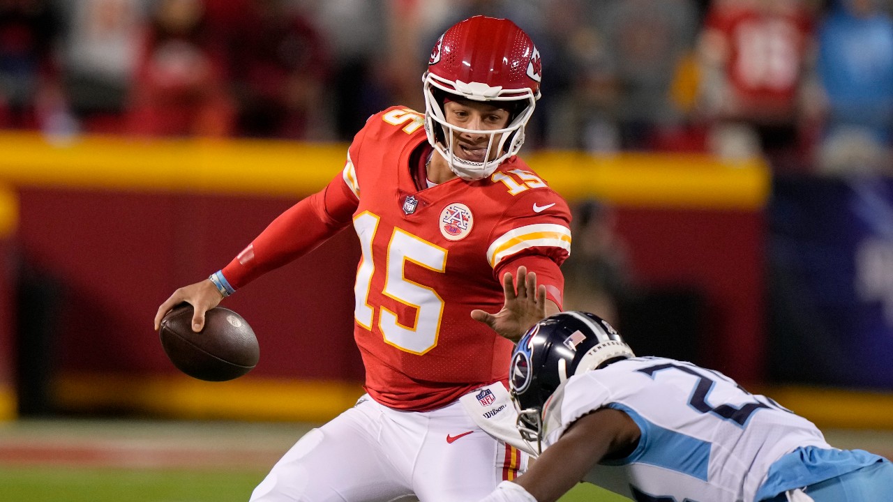 Mahomes helps Chiefs rally past Titans 20-17 in overtime –