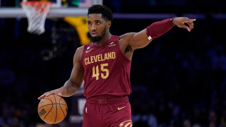 Cleveland Cavaliers guard Donovan Mitchell (45) directs the offense during the second half of an NBA basketball game against the Los Angeles Lakers, Sunday, Nov. 6, 2022, in Los Angeles. (AP Photo/Marcio Jose Sanchez)