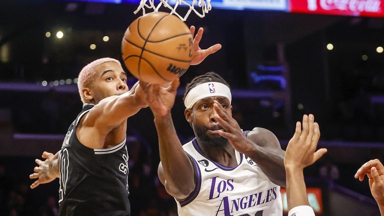 Los Angeles Lakers guard Patrick Beverley, right, passes the ball while defended by San Antonio Spurs forward Jeremy Sochan during the first half of an NBA basketball game Sunday, Nov. 20, 2022 in Los Angeles. (Ringo H.W. Chiu/AP)