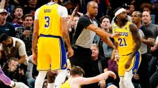 Beverley ejected for shoving Ayton in Lakers loss to Suns