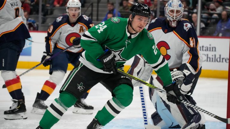 Dallas Stars center Roope Hintz (24) looks for a pass as Colorado Avalanche goaltender Alexandar Georgiev, right, protects the net in the second period of an NHL hockey game Saturday, Nov. 26, 2022, in Denver. (David Zalubowski/AP)