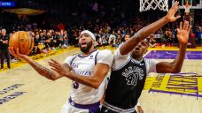 Davis&#8217; 30 points lead Lakers past Spurs for third straight win