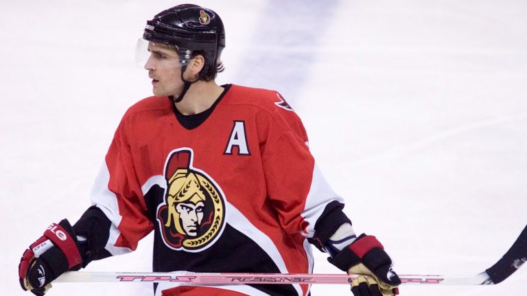 Ottawa Senators Wade Redden uses a pink and white hockey stick during a game the Philadelphia Flyers at Scotiabank Place in Ottawa. (Jonathan Hayward/CP)