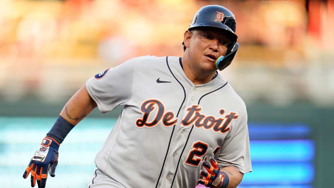 Tigers' Miguel Cabrera honored; Marlins fall behind early in loss