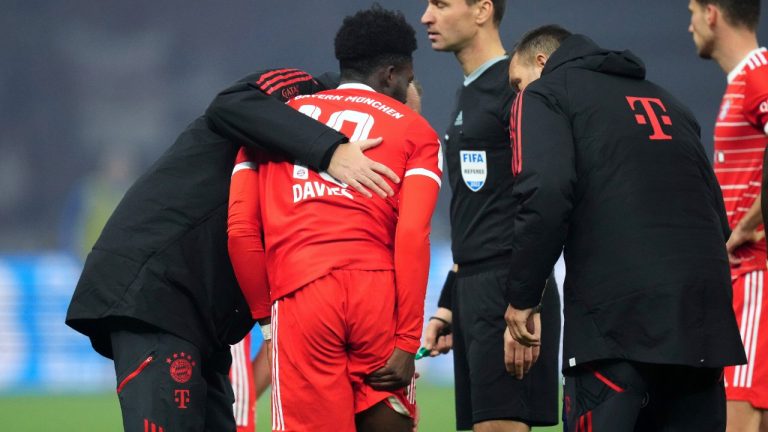 Bayern's Alphonso Davies holds his upper leg while he leaves the pitch during the German Bundesliga soccer match between Hertha BSC Berlin and FC Bayern Munich in Berlin, Germany, Saturday, Nov. 5, 2022. (Michael Sohn/AP)