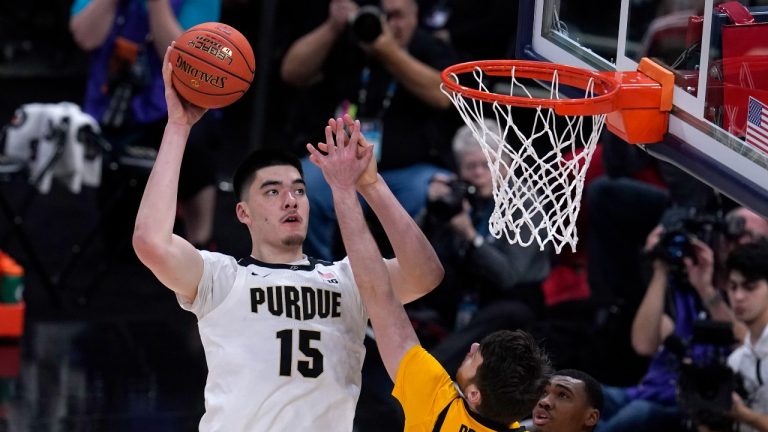 Purdue center Zach Edey (15). (Michael Conroy/AP Photo)