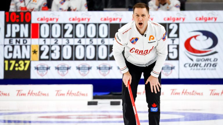 Canada skip Brad Gushue directs his teammates during semi-final playoff action against Japan at the Pan Continental Curling Championships. (Jeff McIntosh/CP)