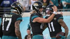 NFL Sunday Roundup: Jaguars, Browns earn stunning victories, Dolphins dominate again