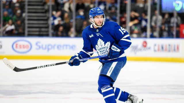 Maple Leafs’ Auston Matthews leaves practice with ‘upper-body thing’