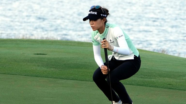 Lydia Ko, of New Zealand, lines up a putt on the 18th green during the first round of the LPGA CME Group Tour Championship golf tournament, Thursday, Nov. 17, 2022, at the TiburÃ³n Golf Club in Naples, Fla. (AP Photo/Lynne Sladky)