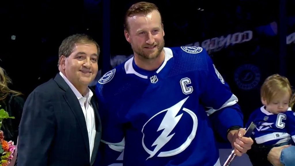 Stamkos Joins 1,000-Point Club as Flyers Fall to Lightning