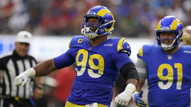 Rams' Aaron Donald suffers ankle sprain against Chiefs