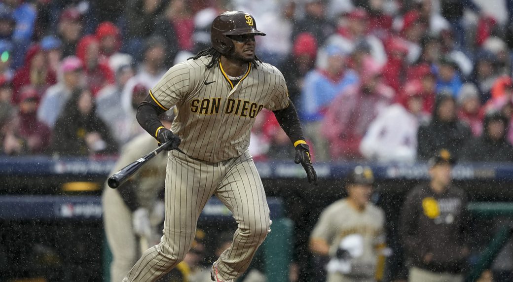 Guardians agree to two-year, $33M contract with 1B Josh Bell