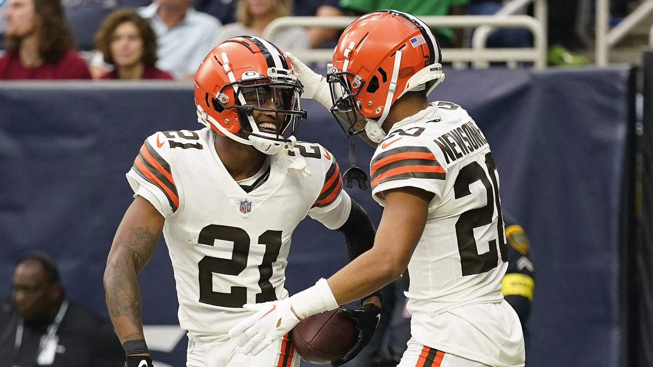 December 4, 2022: Cleveland Browns safety D'Anthony Bell (37) prior to a  game between the Cleveland Browns and the Houston Texans in Houston, TX.  ..Trask Smith/CSM/Sipa USA(Credit Image: © Trask Smith/Cal Sport