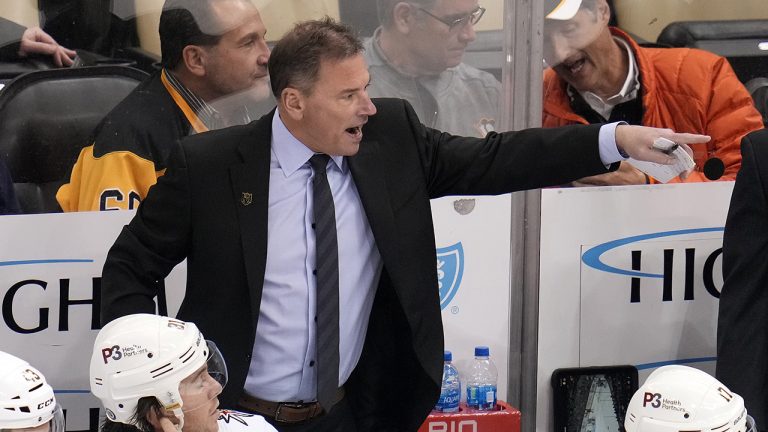 Vegas Golden Knights head coach Bruce Cassidy gives instructions during the third period of an NHL hockey game against the Pittsburgh Penguin in Pittsburgh, Thursday, Dec. 1, 2022. (Gene J. Puskar/AP)