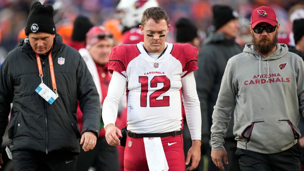 Cardinals QB Colt McCoy leaves Broncos game with concussion