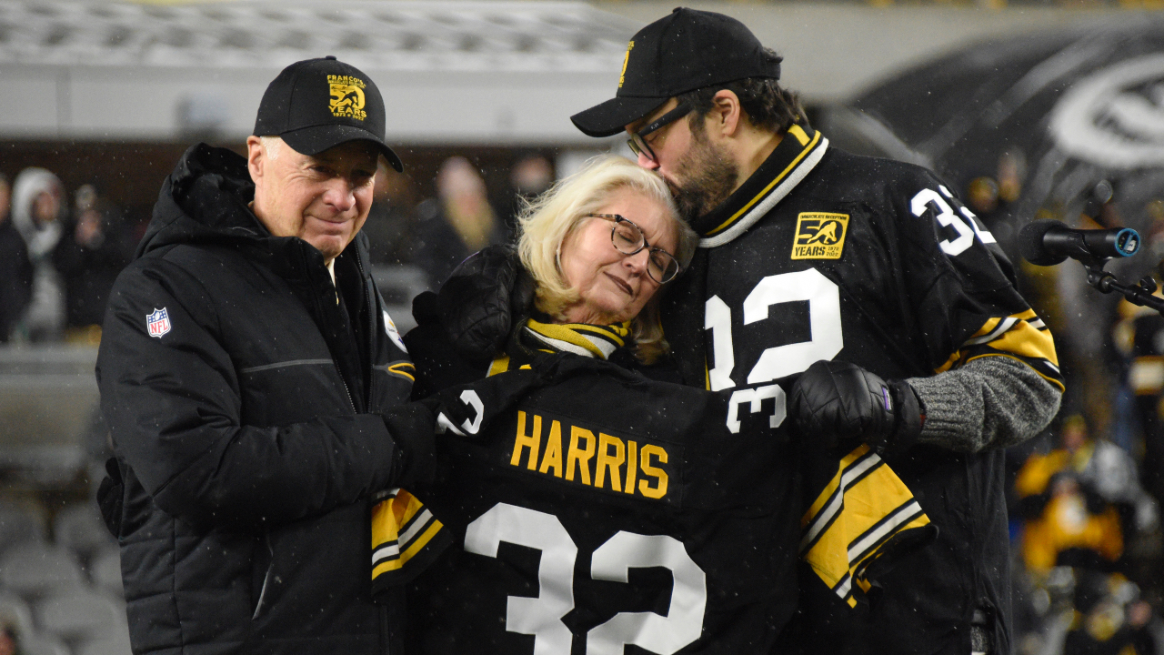 Franco Harris' widow, son on field in Pittsburgh as his No. 32 is