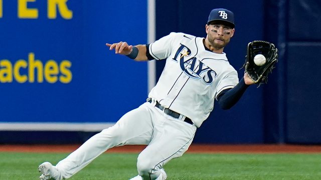 Bo Bichette hugs Kevin Kiermaier after making the catch. #MLB