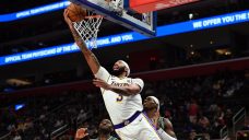 James, Davis lead Lakers to win as Pistons handed third-straight loss