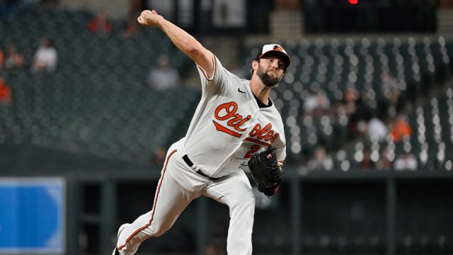 AP Source: Royals agree to one-year deal with pitcher Zack Greinke