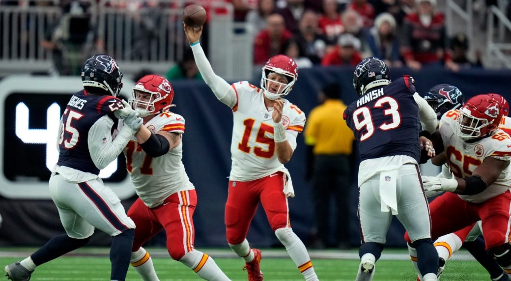 Chiefs, Mahomes agree to restructured deal to include big pay raise, AP  source says, WJHL