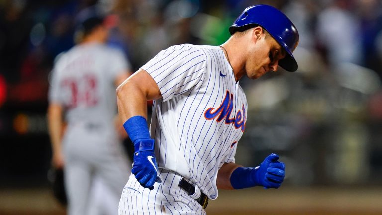 New York Mets' James McCann passes Washington Nationals starting pitcher Erick Fedde as he runs the bases after hitting a three-run home run during the third inning of a baseball game. (Frank Franklin II/AP)