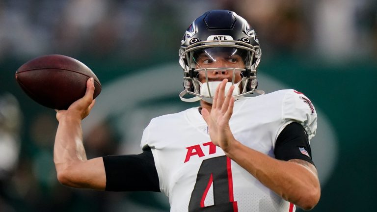 Atlanta Falcons quarterback Desmond Ridder practices before a preseason NFL football game against the New York Jets, Monday, Aug. 22, 2022, in East Rutherford, N.J. (Frank Franklin II/AP Photo)