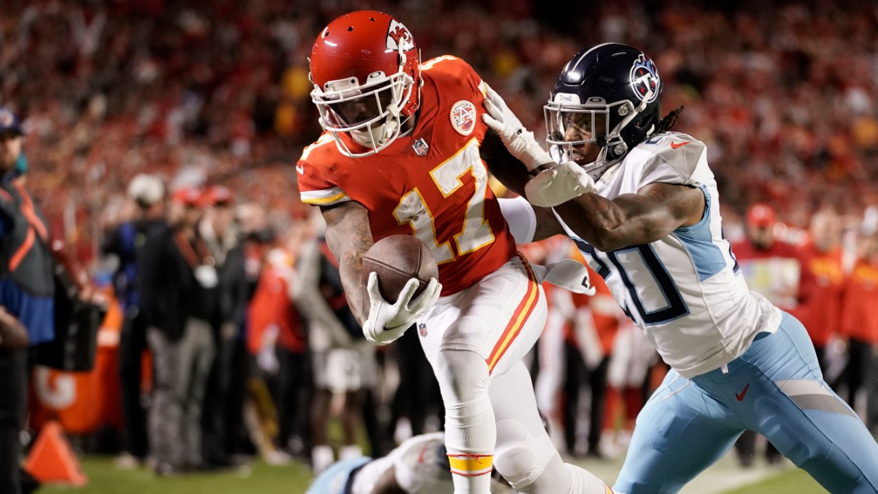 Kansas City Chiefs wide receiver Mecole Hardman (17) runs for a