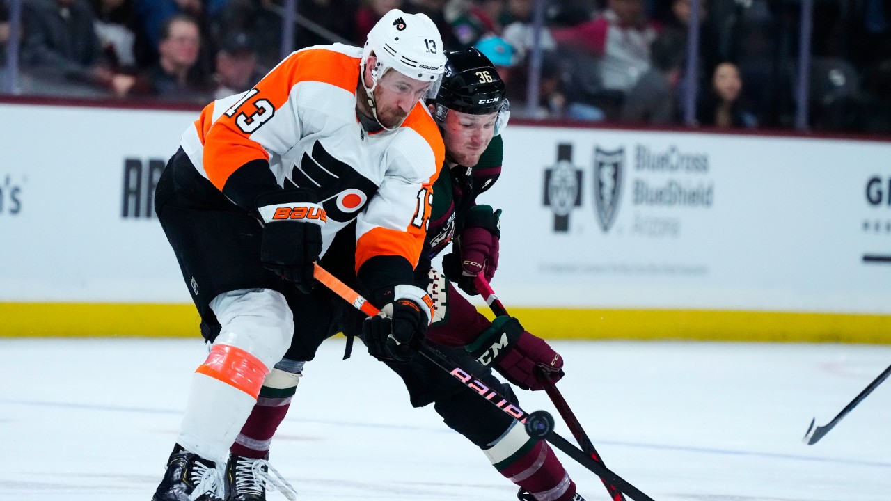 Hayes leads Flyers to win over Islanders