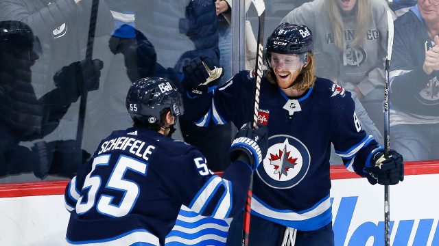 Emotions high for Jets' Morrissey on Hockey Fights Cancer night in Winnipeg