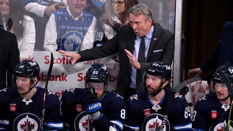 Winnipeg Jets’ head coach Rick Bowness gestures to his players during third period NHL action against the Washington Capitals. (Fred Greenslade/CP)