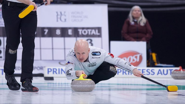 Kevin Koe delivers a rock during the ninth draw of the WFG Masters on Dec. 8, 2022, at Sixteen Mile Sports Complex in Oakville, Ont. (Anil Mungal/GSOC)