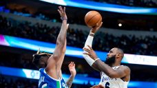 Mavericks set NBA Christmas record with 51-point quarter vs. Lakers