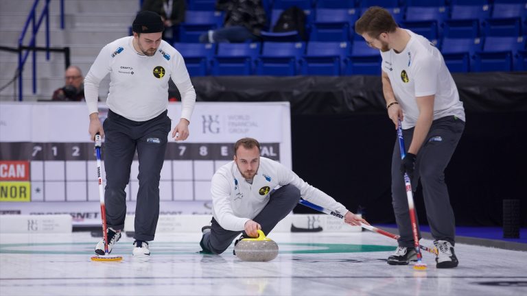 Magnus Ramsfjell (centre) shoots a stone during the second draw of the WFG Masters on Dec. 6, 2022, at Sixteen Mile Sports Complex in Oakville, Ont. (Anil Mungal/GSOC)