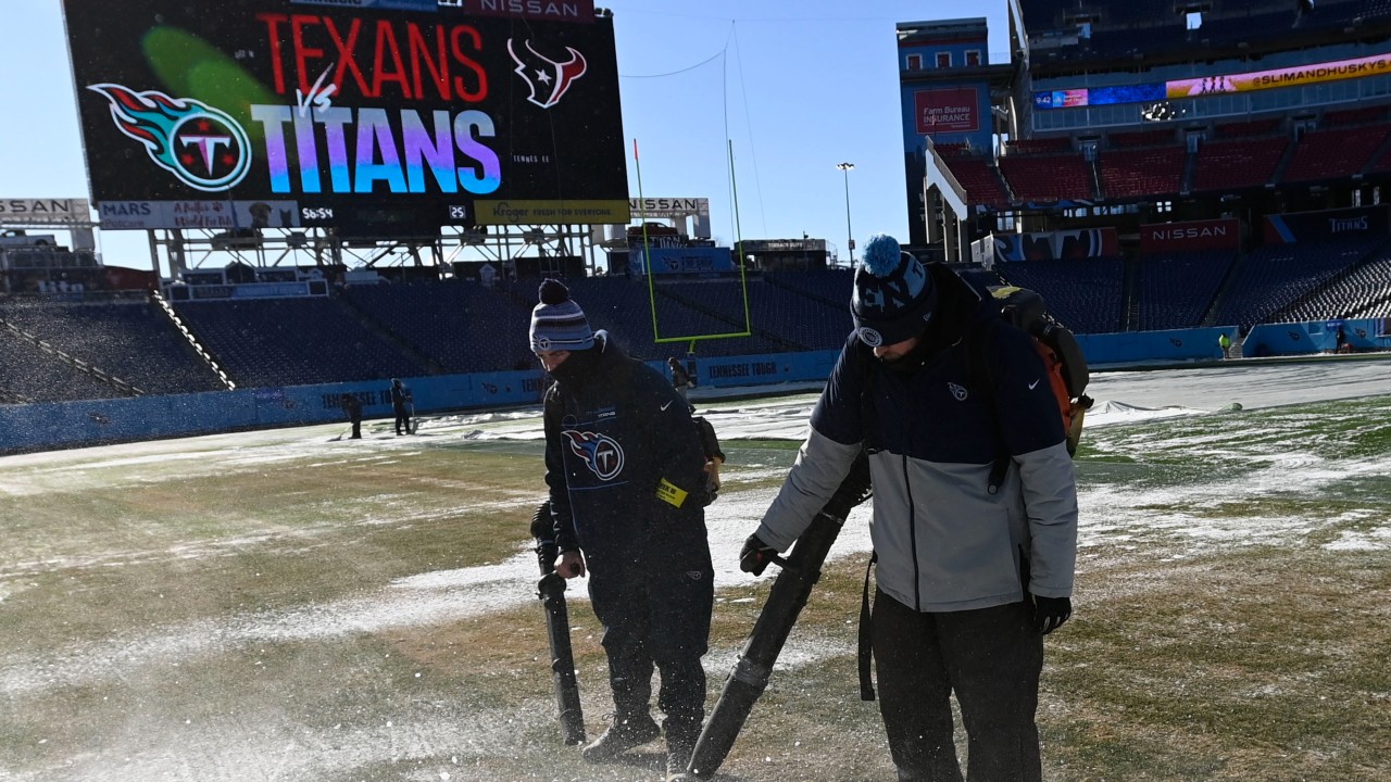 Texans at Titans game kicks off after hour delay due to cold