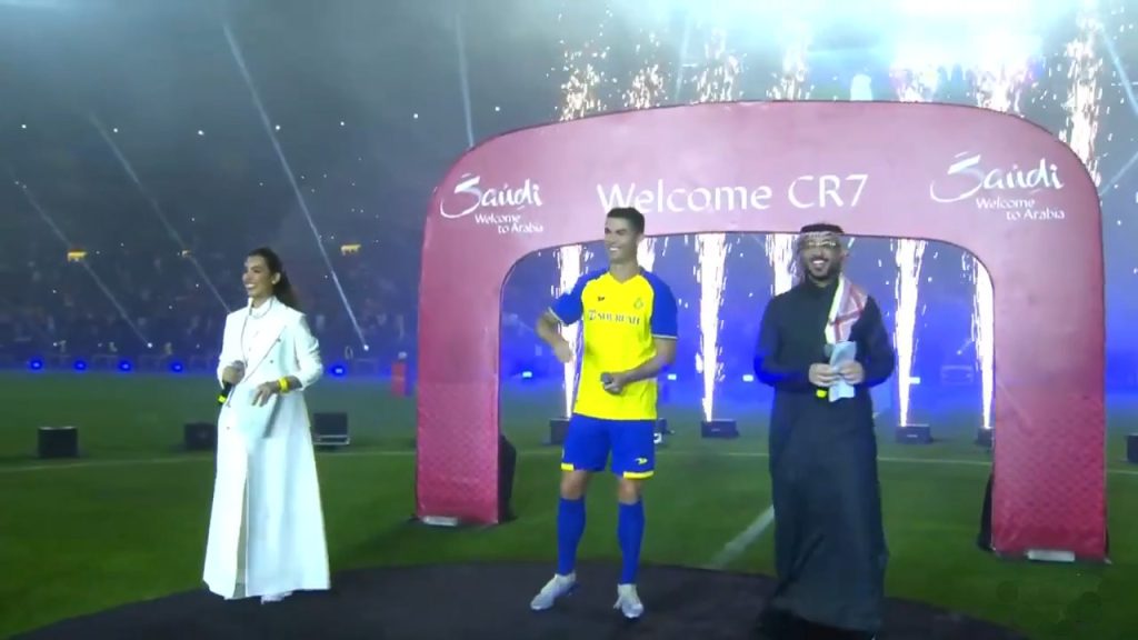 WATCH: Cristiano Ronaldo gets insane reception from Al-Nassr fans during  transfer unveiling