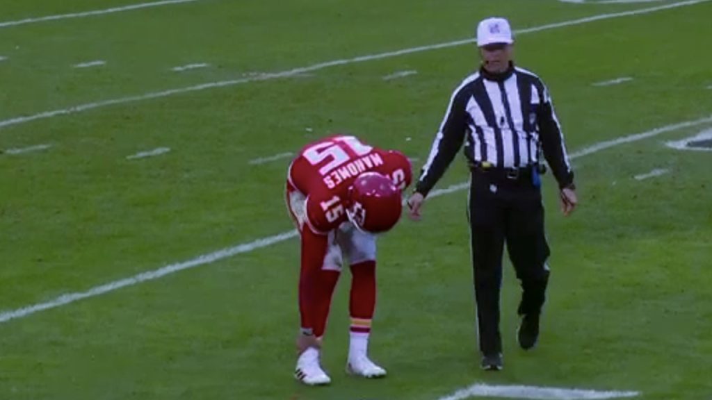 WATCH: Chiefs QB Patrick Mahomes warms up, throws bomb ahead of