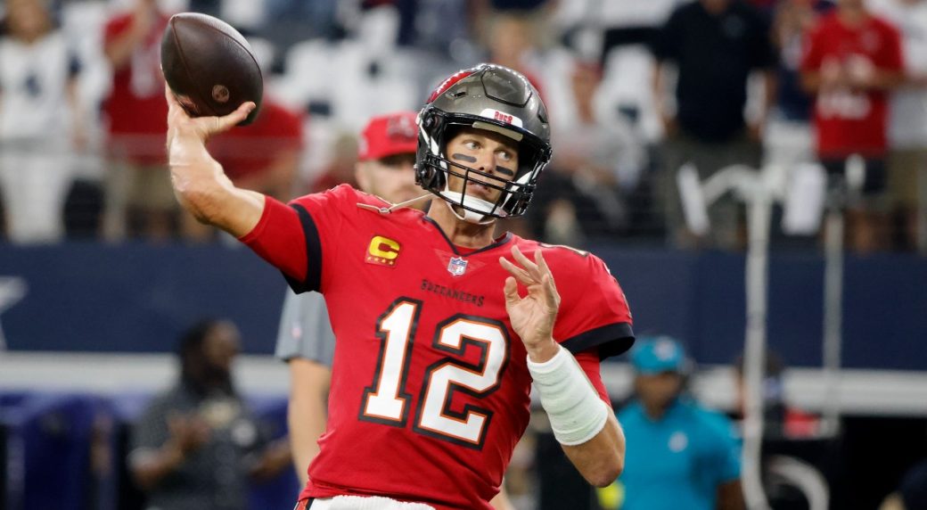 Brady, Bucs agree to contract extension through 2022