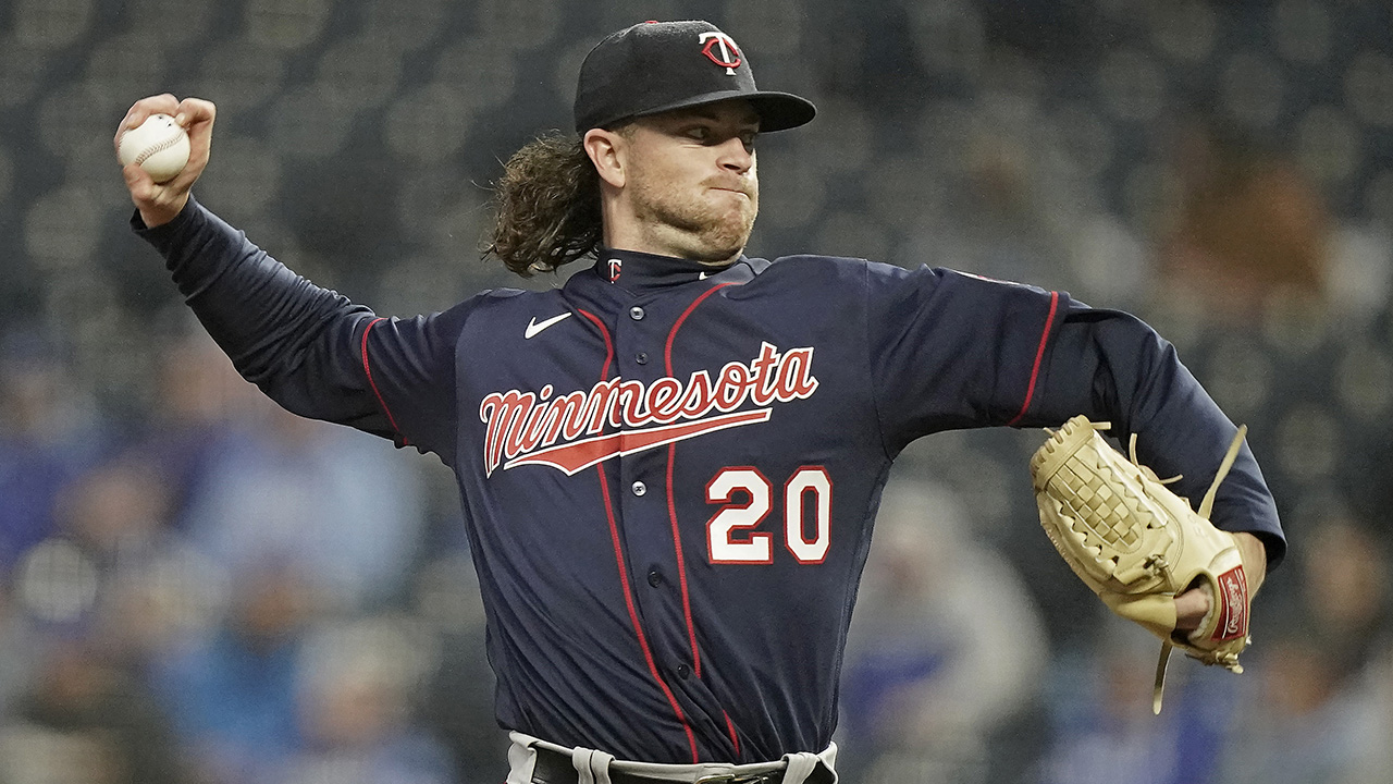 AP source: Twins, Paddack agree to $12.5M, 3-year contract