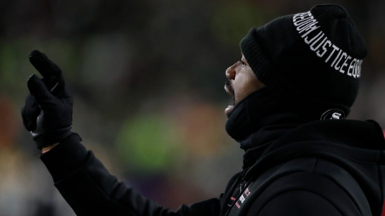 San Francisco 49ers defensive coordinator DeMeco Ryans watches warm ups before an NFC divisional playoff NFL football game against the Green Bay Packers Saturday, Jan. 22, 2022, in Green Bay, Wis. (AP Photo/Aaron Gash)