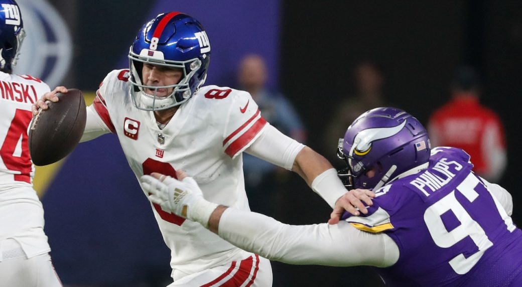 NFL Wild Card Takeaways: Giants Expose Vikings; Bills Squeak One Out