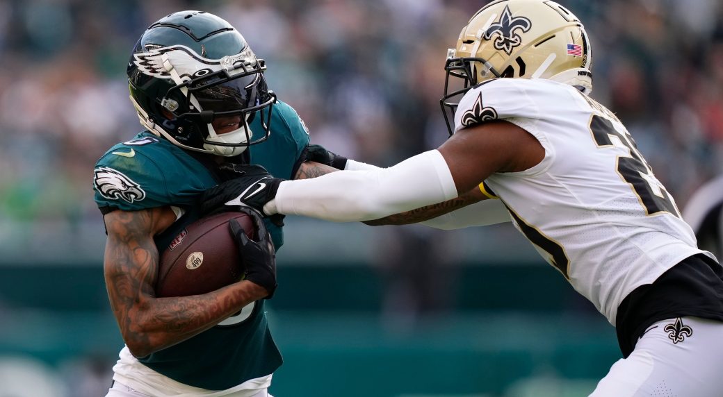 Hurts returns from injury, leads Eagles past Giants and to No. 1 seed in NFC