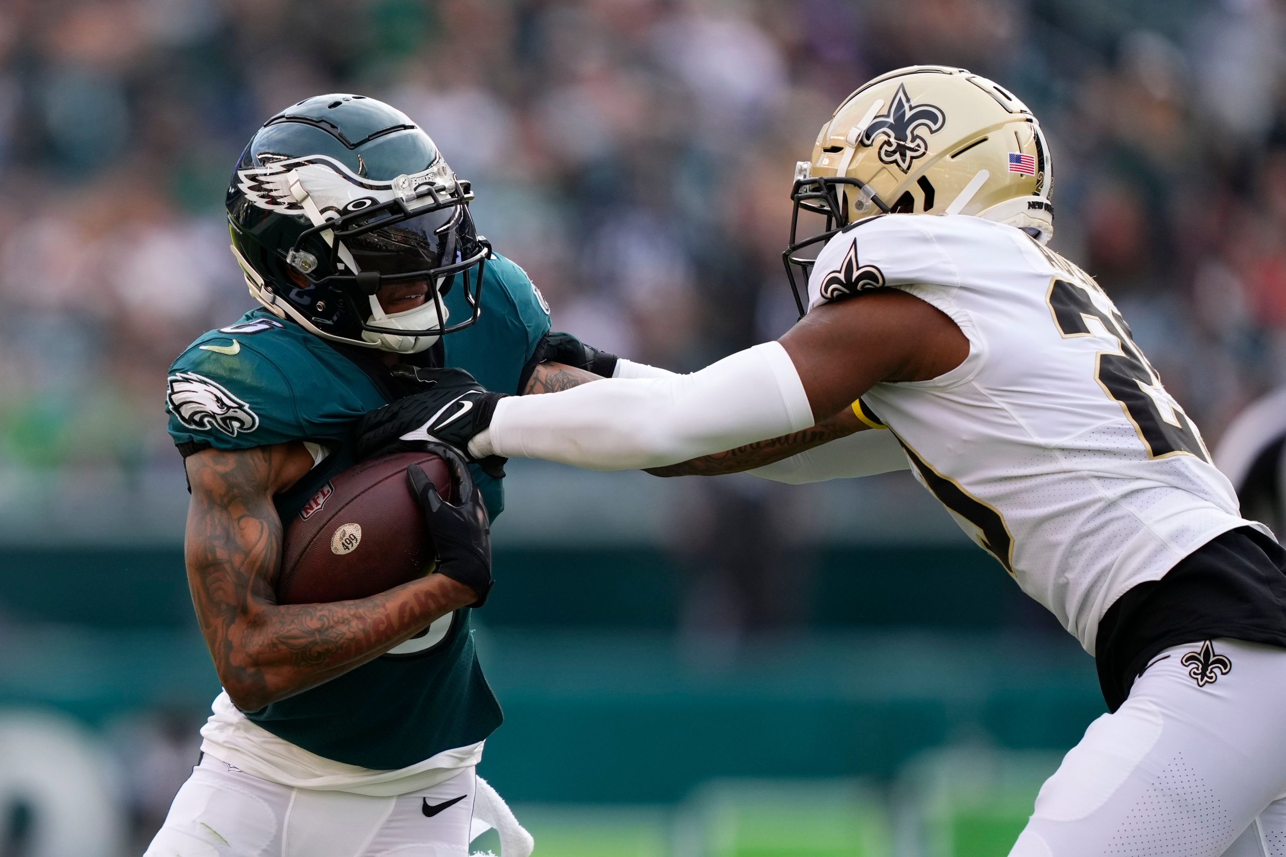 Eagles' Josh Sweat carted off field after suffering neck injury vs. Saints;  has movement in all extremities 