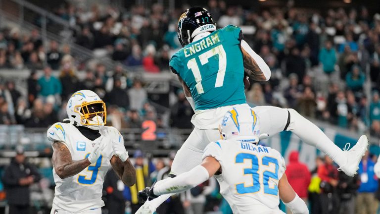 Jacksonville Jaguars tight end Evan Engram (17) makes the catch for a touchdown against the Los Angeles Chargers during the first half of an NFL wild-card football game, Saturday, Jan. 14, 2023, in Jacksonville, Fla. (Chris Carlson/AP)