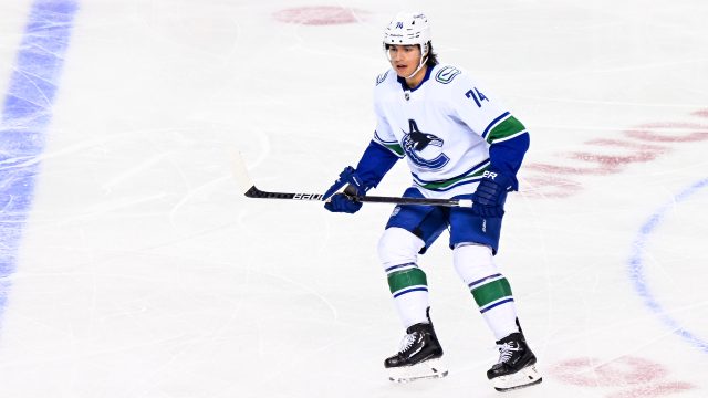 Ethan Bear leaves Vancouver Canucks game with upper-body injury