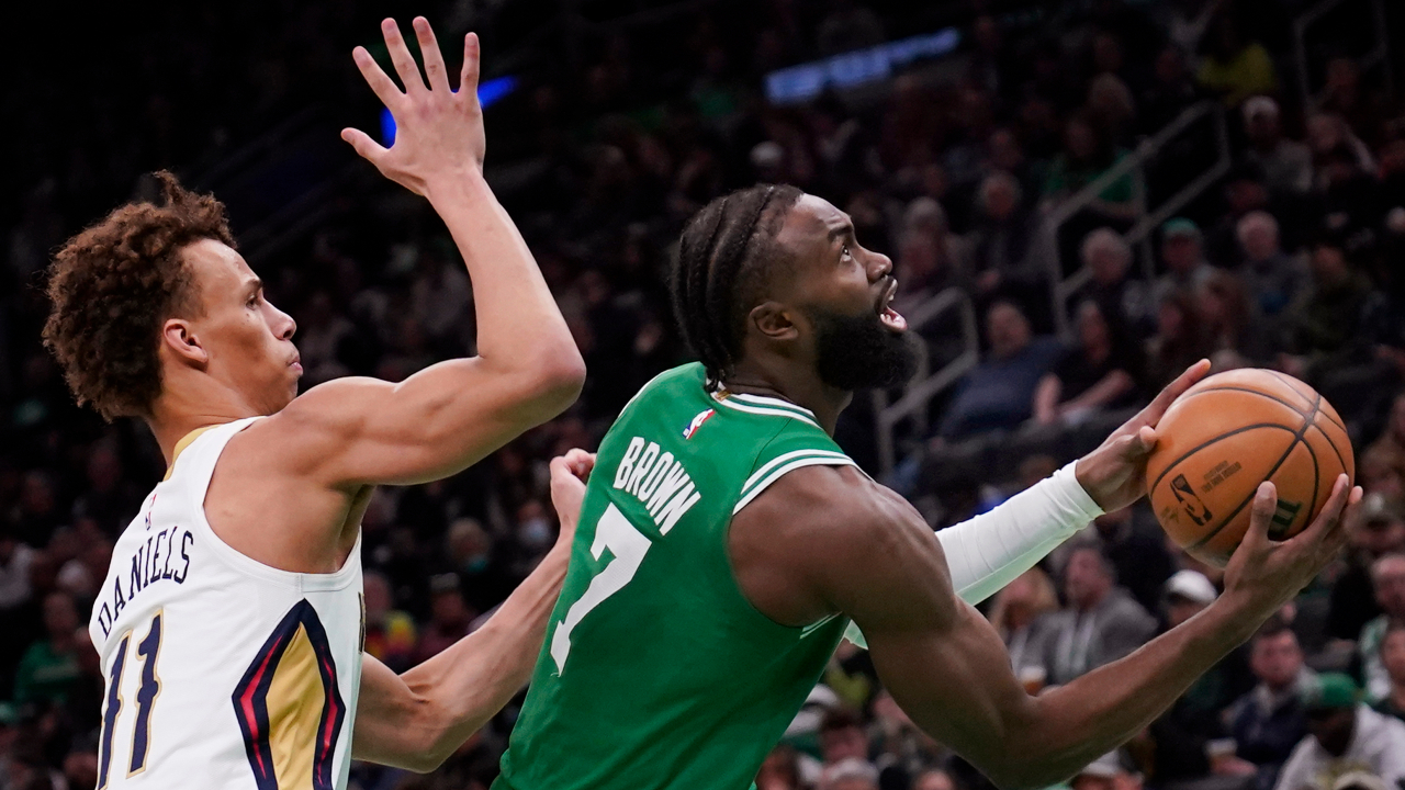 Jaylen Brown scores 41, receives standing ovation as Celtics rout Spurs