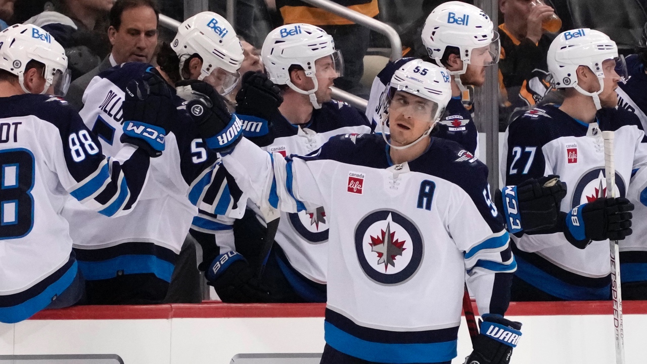 Scheifele scores twice as Jets beat Rangers in season opener