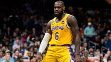 NBA Roundup: LeBron drops 43, inches closer to Kareem, Lakers take down Hornets