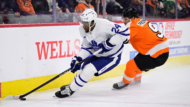 Toronto Maple Leafs' Wayne Simmonds, left, plays the puck past Philadelphia Flyers' Ivan Provorov during the first period of an NHL hockey game, Sunday, Jan. 8, 2023, in Philadelphia. (Derik Hamilton/AP)