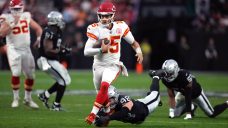 Magic Mahomes sets NFL record, leads Chiefs to AFC&#8217;s No. 1 seed